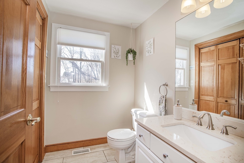 7 Appleton Way Medway, MA 02053 - Photo 14 of 42