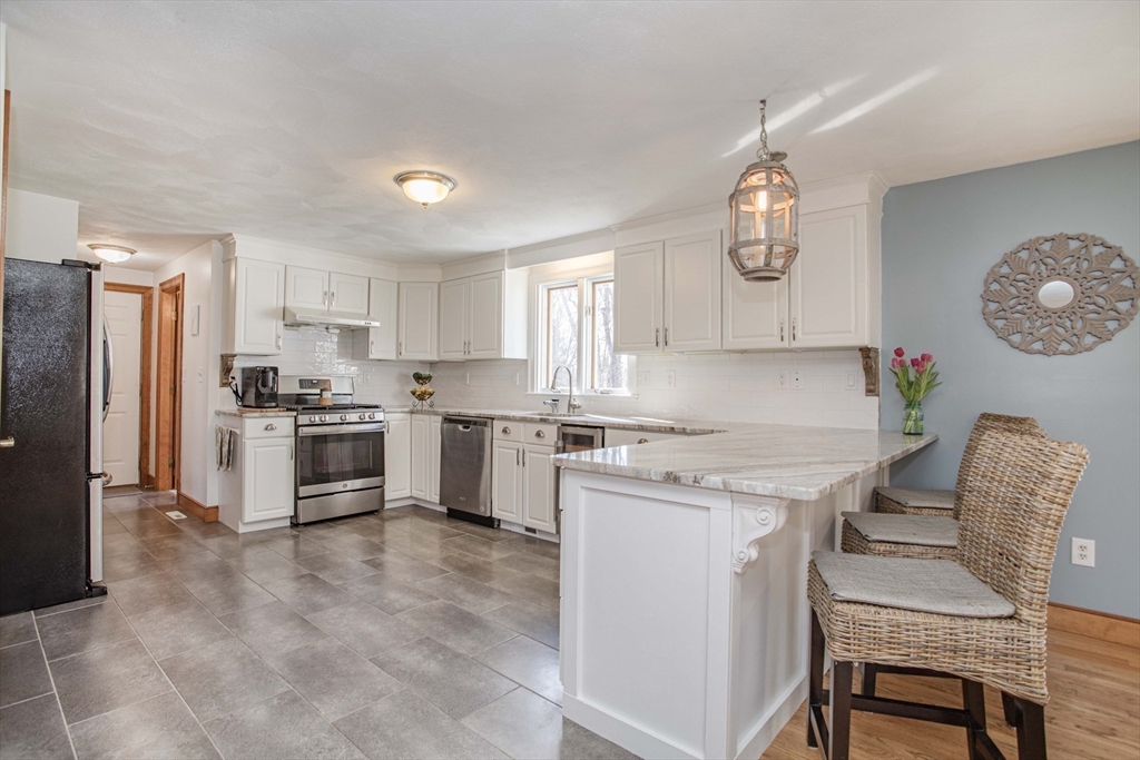 7 Appleton Way Medway, MA 02053 - Photo 4 of 42