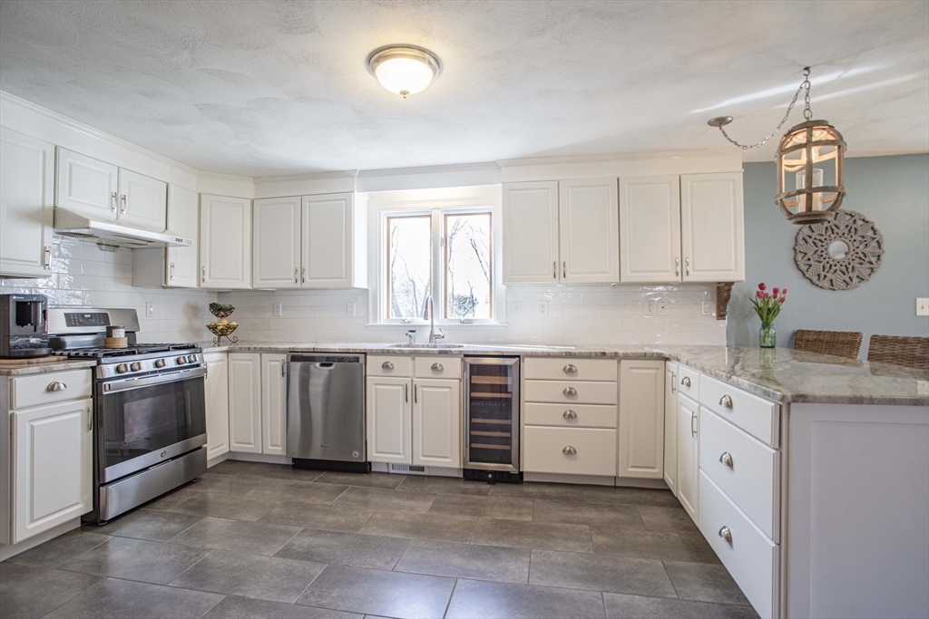 7 Appleton Way Medway, MA 02053 - Photo 5 of 42