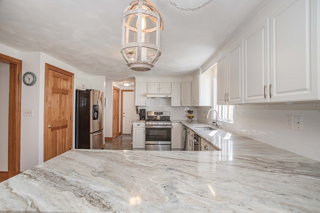 7 Appleton Way Medway, MA 02053 - Photo 7 of 42