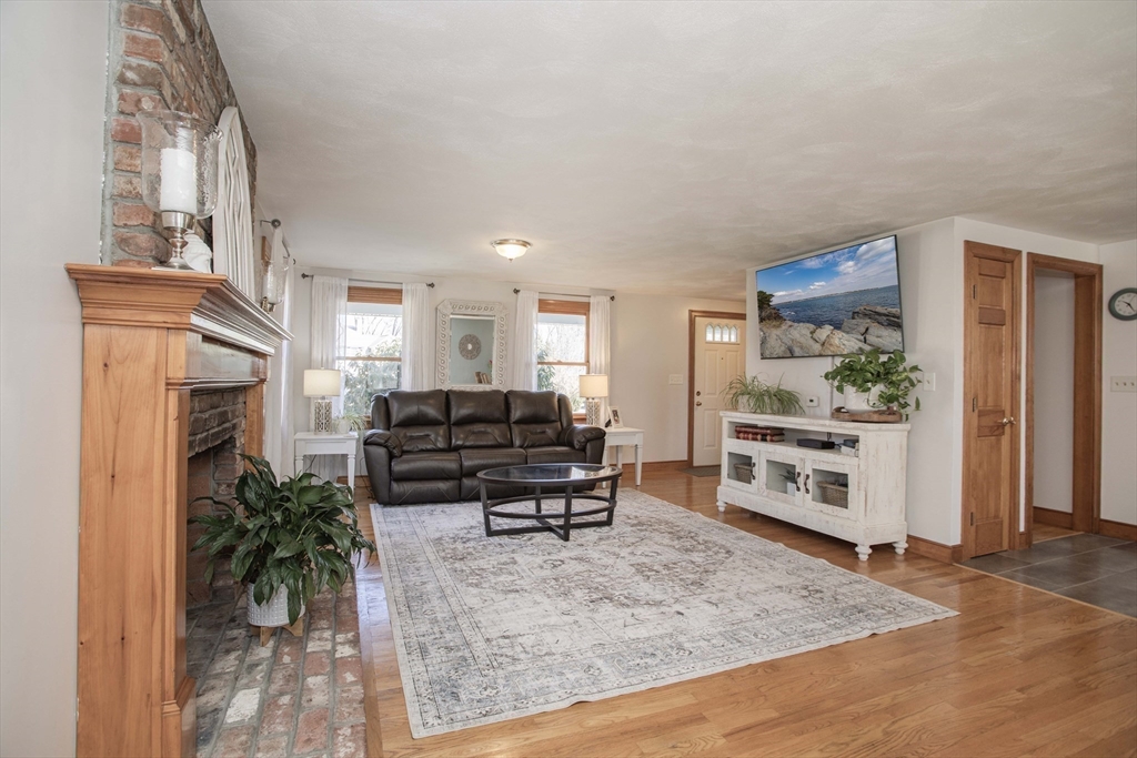 7 Appleton Way Medway, MA 02053 - Photo 9 of 42