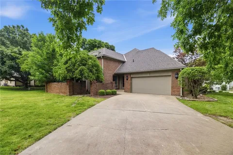 $529,000 | 5204 West 112th Street, Leawood, KS 66211