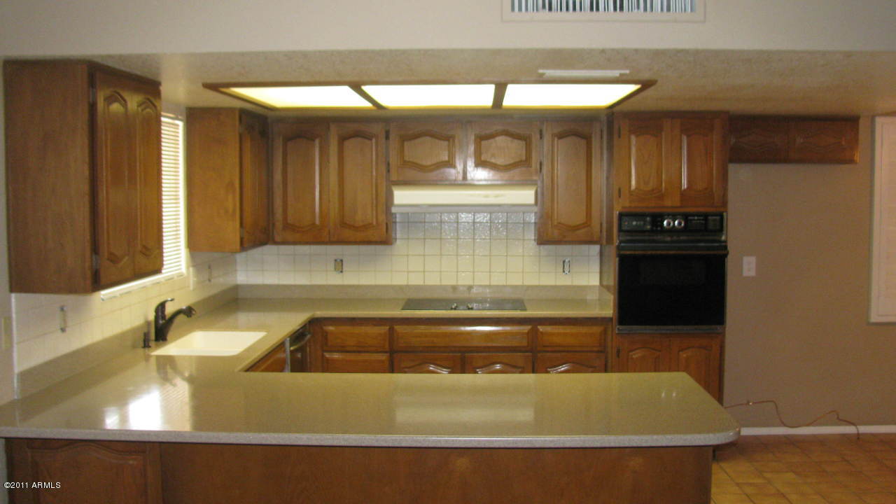 30 East Palo Verde Street Gilbert, AZ 85296 - Photo 2 of 9 Kitchen