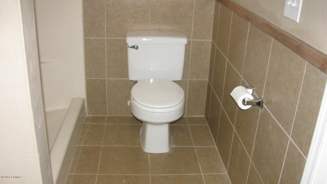 30 East Palo Verde Street Gilbert, AZ 85296 - Photo 7 of 9 Bath
