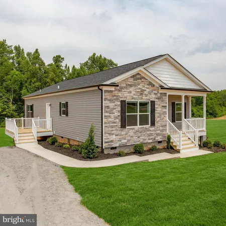 $319,900 | 967 Levi Road, Green Bay, VA 23942