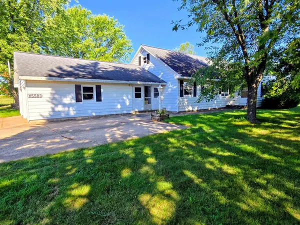 $297,500 | N5583 County Road West, Princeton, WI 54968