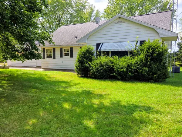 $297,500 | N5583 County Road West, Princeton, WI 54968