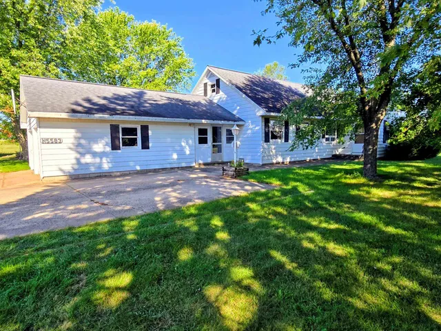 $305,000 | N5583 County Road West, Princeton, WI 54968
