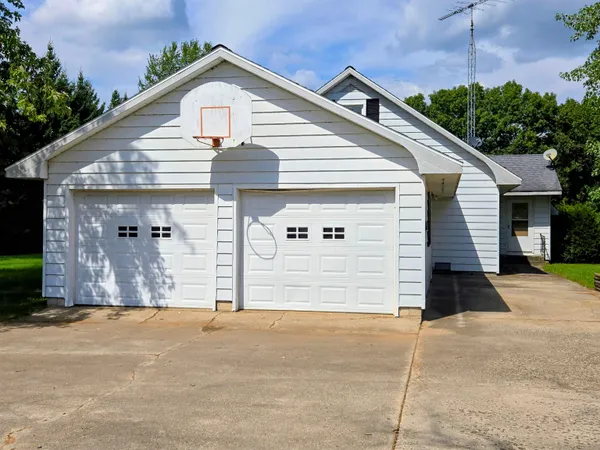 $297,500 | N5583 County Road West, Princeton, WI 54968