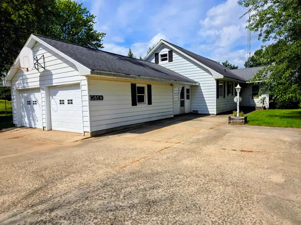 $297,500 | N5583 County Road West, Princeton, WI 54968