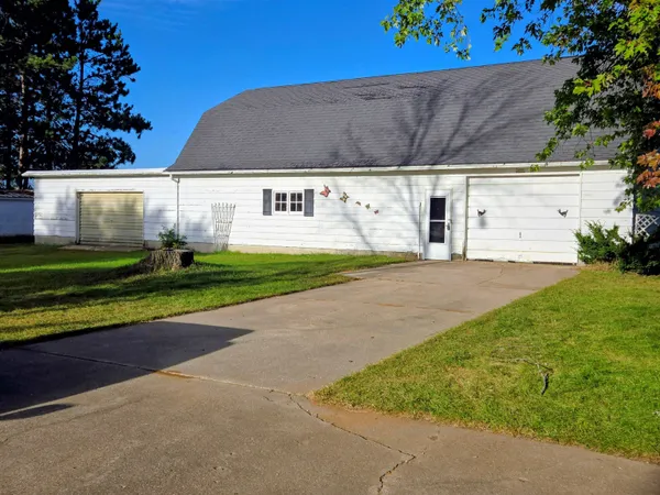 $297,500 | N5583 County Road West, Princeton, WI 54968