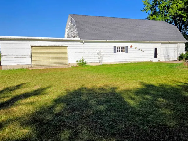 $305,000 | N5583 County Road West, Princeton, WI 54968