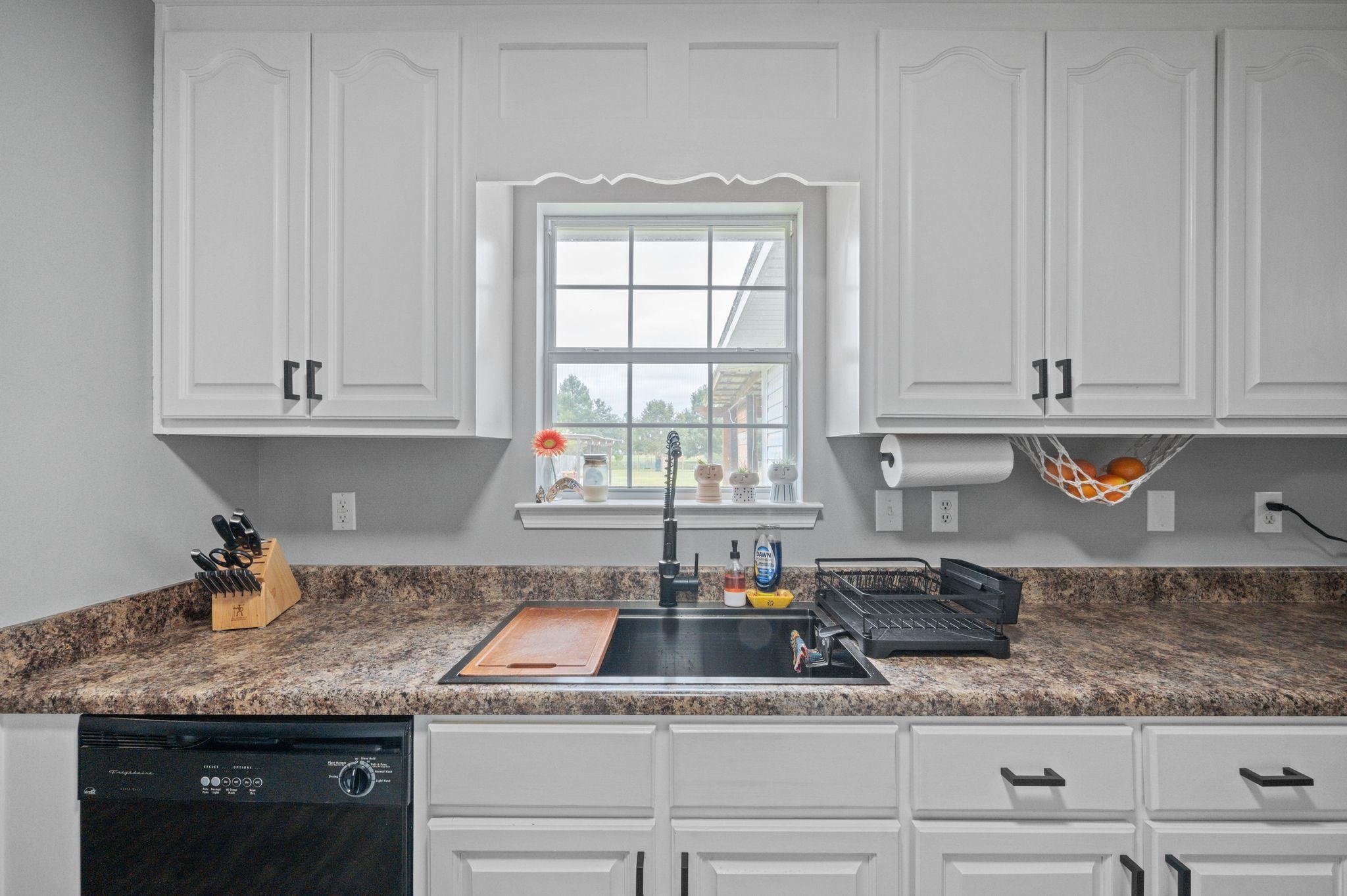 15747 Dogwood Road Bay Minette, AL 36507 - Photo 17 of 43 Kitchen