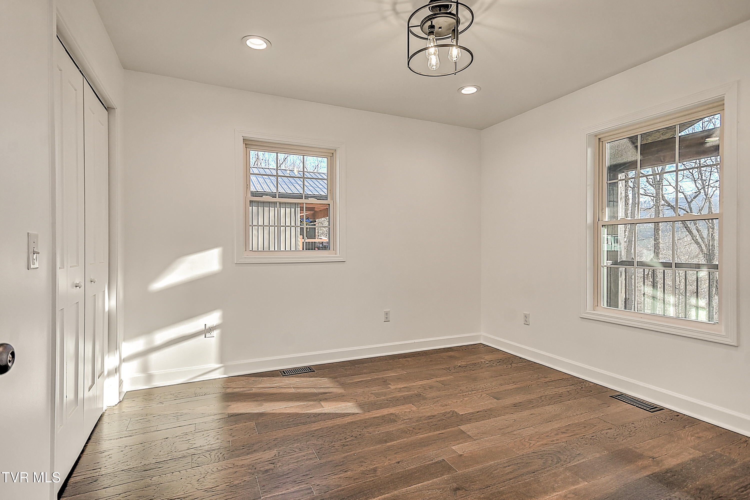 143 Daniel Lane Elizabethton, TN 37643 - Photo 13 of 38 143 Daniels Ln MB-15