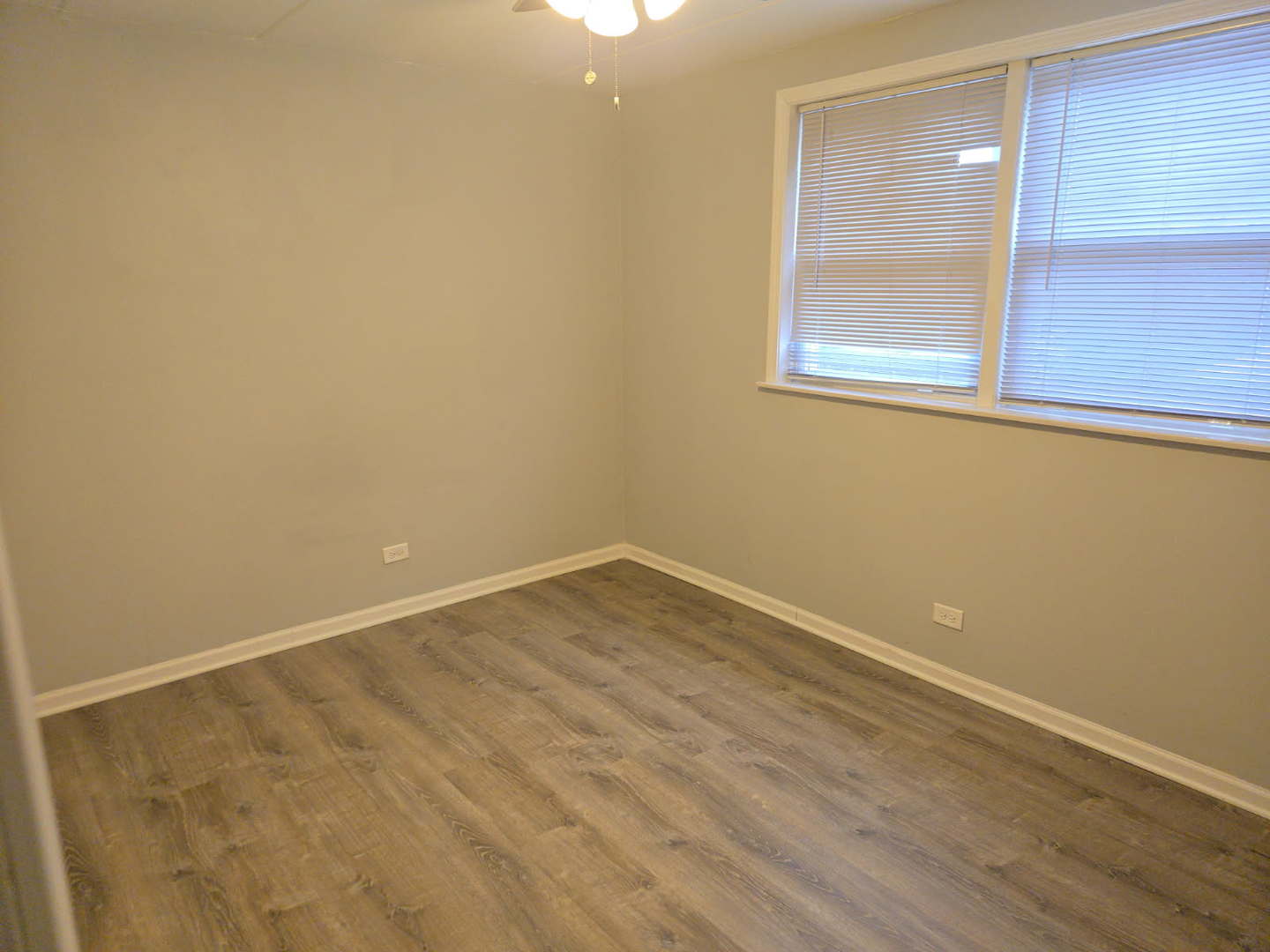 446 North Ardmore Avenue, Unit GB Villa Park, IL 60181 - Photo 7 of 9 an empty room with a window