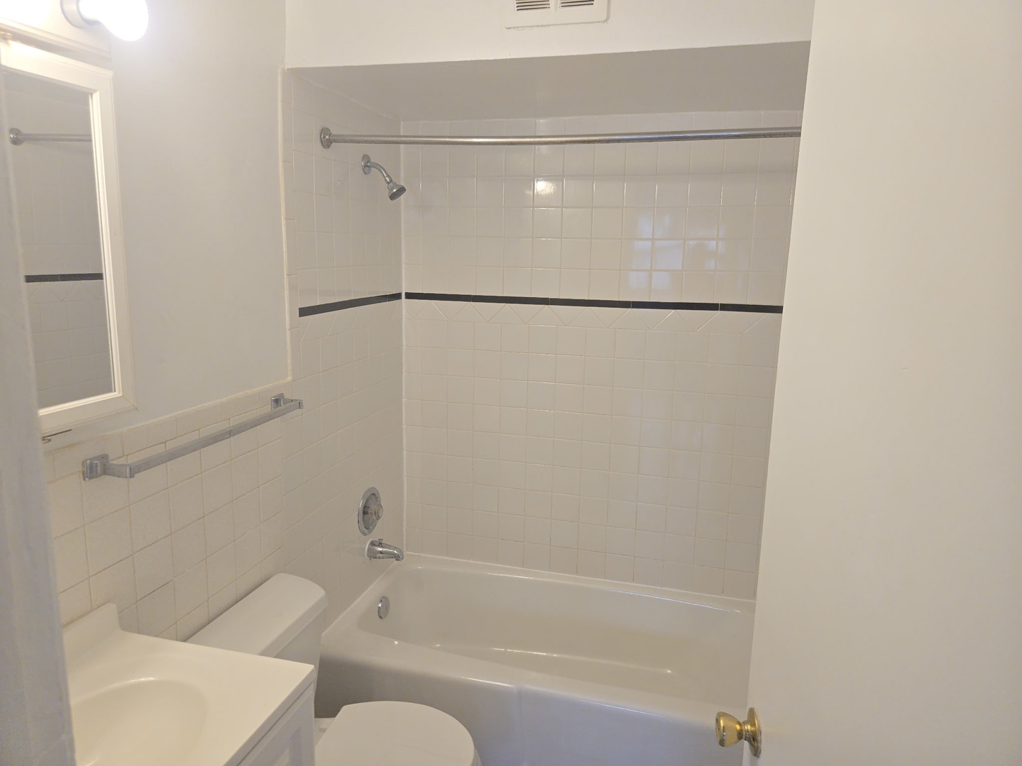 446 North Ardmore Avenue, Unit GB Villa Park, IL 60181 - Photo 8 of 9 a bathroom with a shower and a bath tub