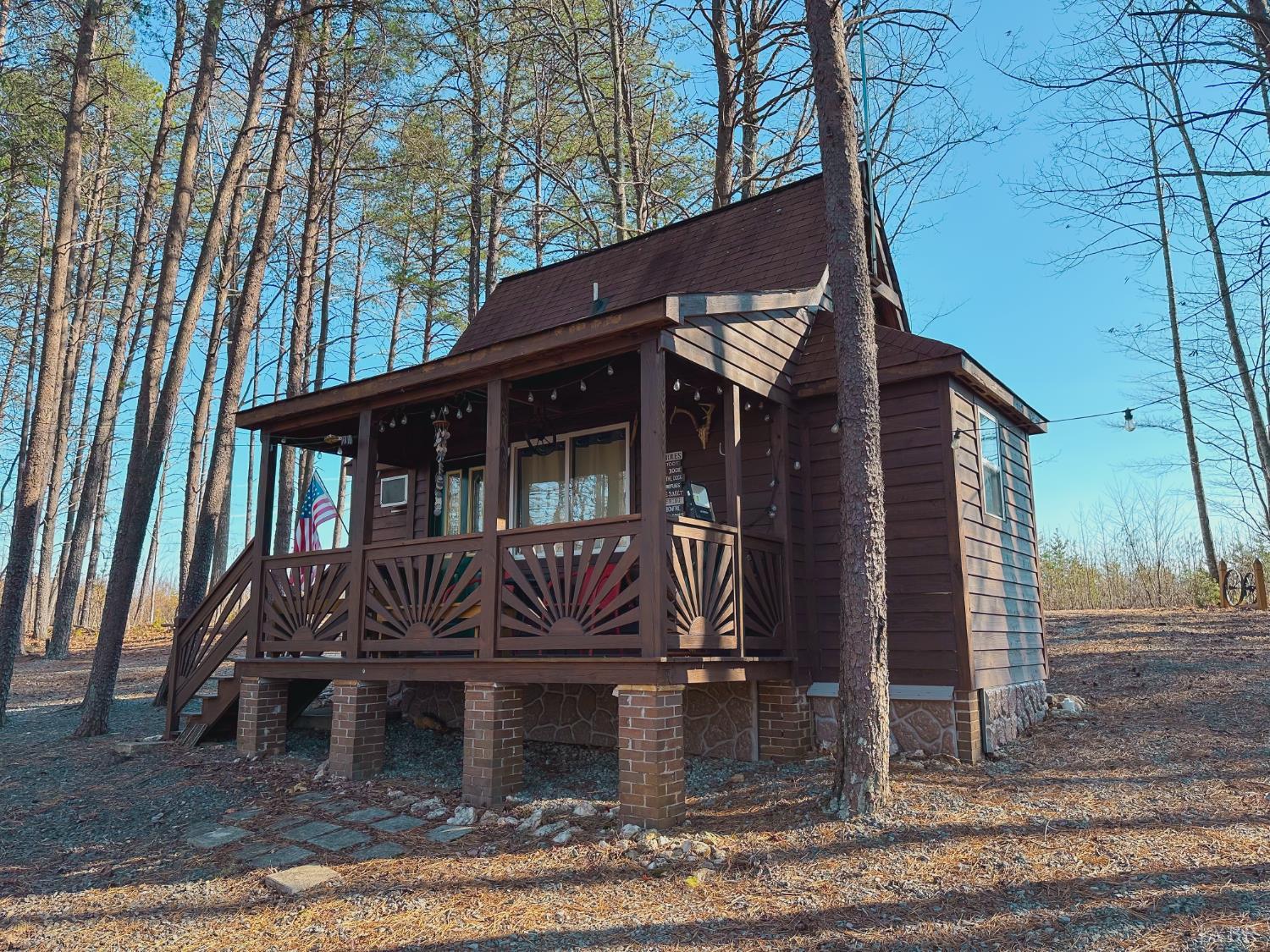 Fully equipped cabin on 10 private acres!