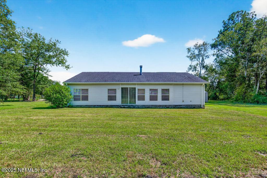 17080 Mcintosh Road Hilliard, FL 32046 - Photo 38 of 52 a front view of a house with a garden