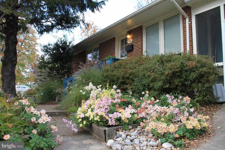 504 Moorefield Road Southwest Vienna, VA 22180 - Photo 2 of 18 Exterior #2