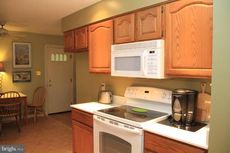 504 Moorefield Road Southwest Vienna, VA 22180 - Photo 11 of 18 Kitchen #3