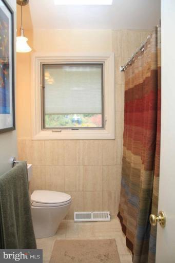 504 Moorefield Road Southwest Vienna, VA 22180 - Photo 12 of 18 Bath #1