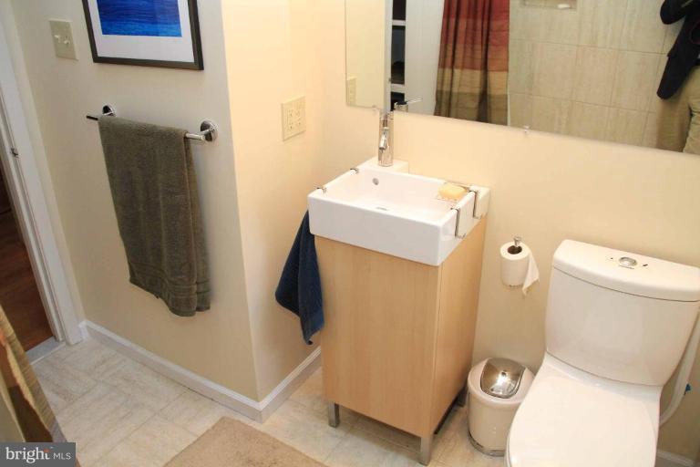 504 Moorefield Road Southwest Vienna, VA 22180 - Photo 13 of 18 Bath #2