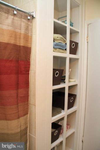 504 Moorefield Road Southwest Vienna, VA 22180 - Photo 15 of 18 Bath #4