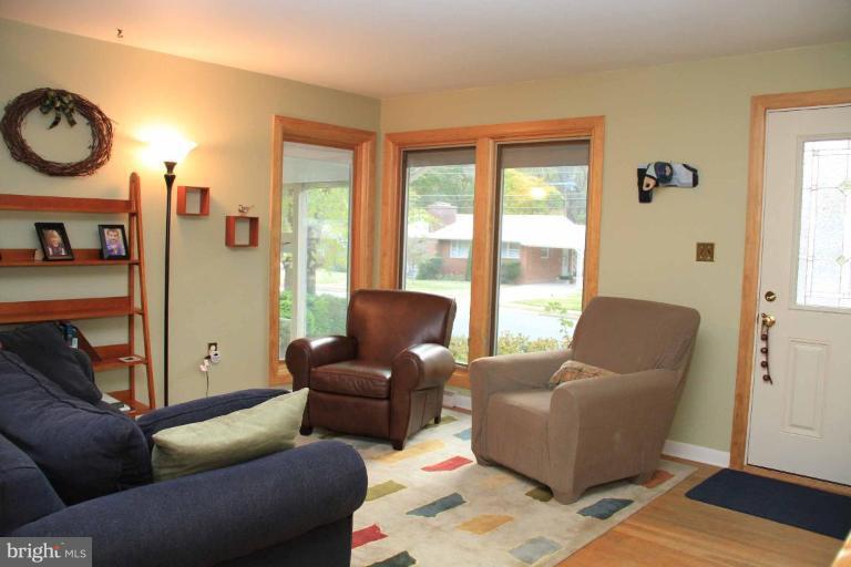 504 Moorefield Road Southwest Vienna, VA 22180 - Photo 5 of 18 Family Room