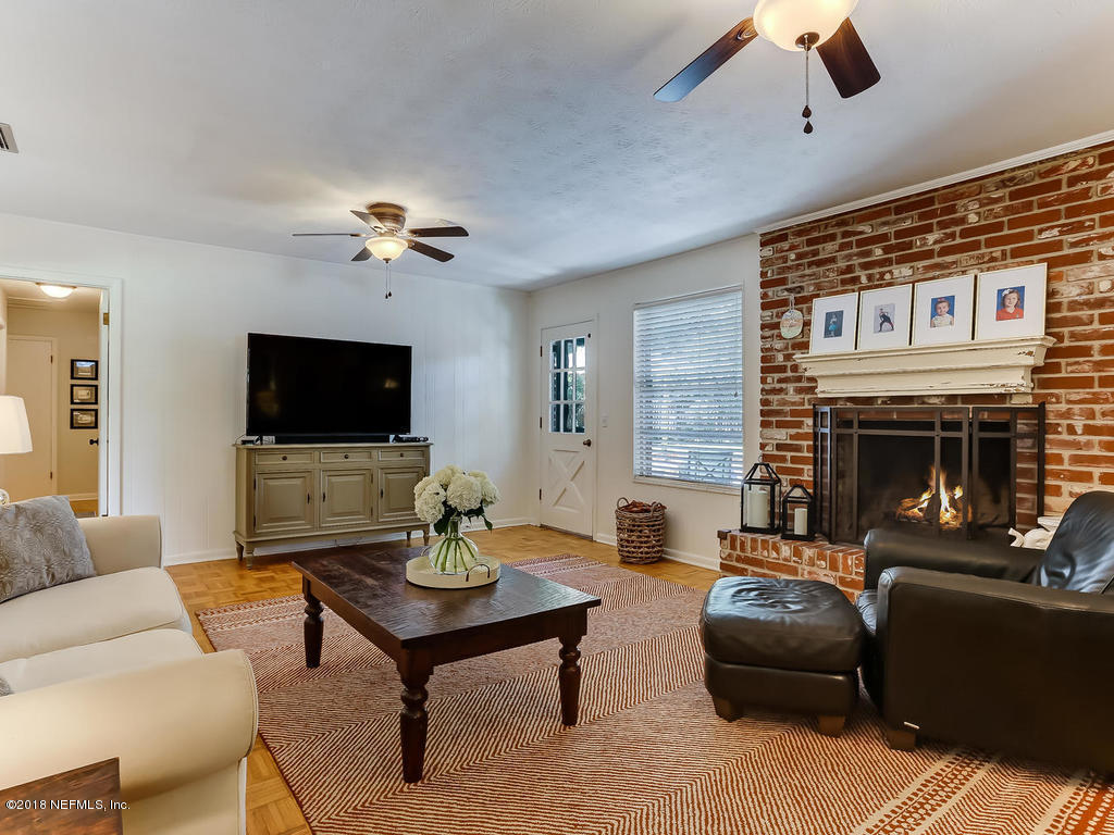 4605 Prince Edward Road Jacksonville, FL 32210 - Photo 12 of 46 4605 Prince Edward Rd-020-23-Family Room