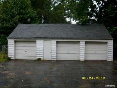 44779 Ecorse Road Belleville, MI 48111 - Photo 2 of 12 Garage