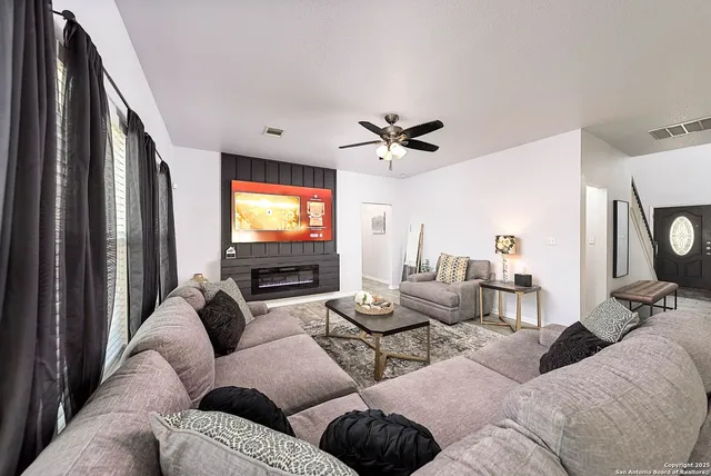 $2,195 | 8318 Braun Walk, San Antonio, TX 78250