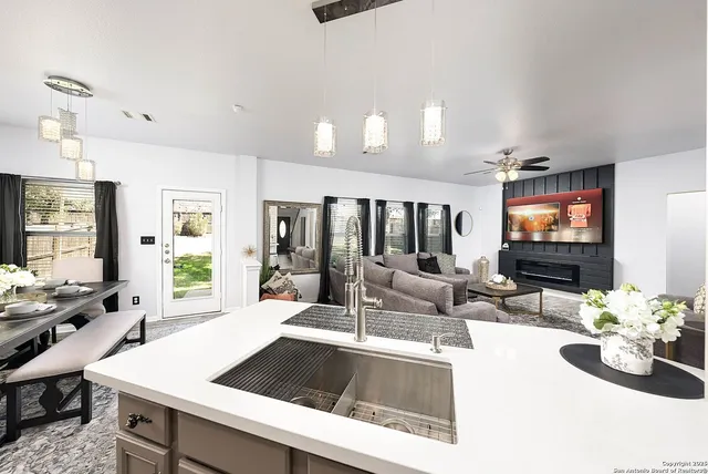 $2,195 | 8318 Braun Walk, San Antonio, TX 78250