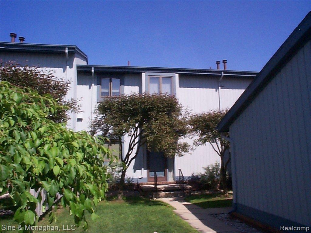 1715 River Road, Unit 82 St. Clair, MI 48079 - Photo 12 of 24 12 Back 1715 N River #82.jpg