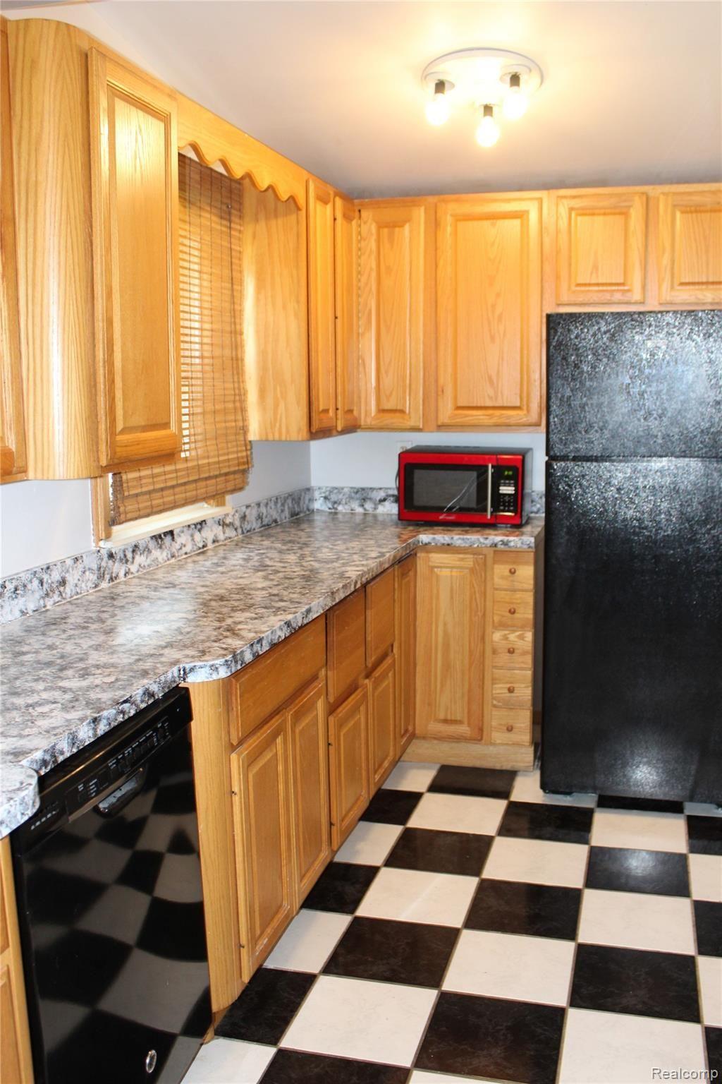 25294 Peter Kaltz Road Warren, MI 48091 - Photo 9 of 33 Kitchen 6.jpg