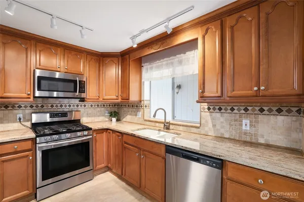$975,000 | 10816 130th Avenue East, Puyallup, WA 98374