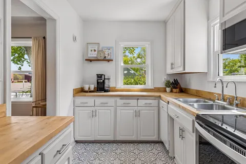 $385,000 | 32 17th Avenue South, Hopkins, MN 55343