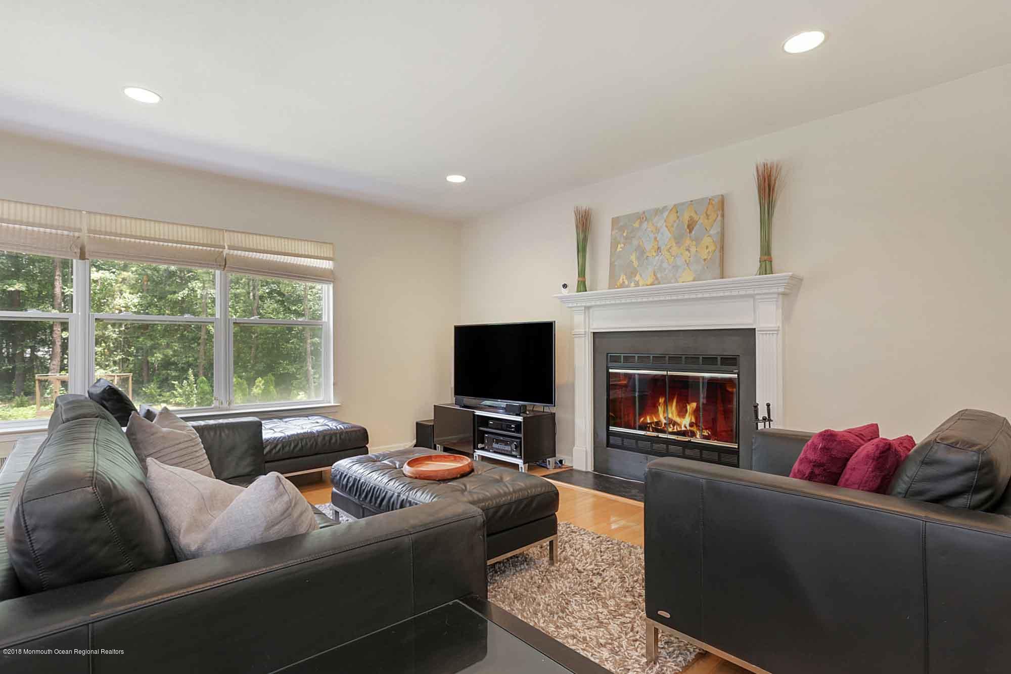 680 Anderson Road Jackson, NJ 08527 - Photo 11 of 31 Living