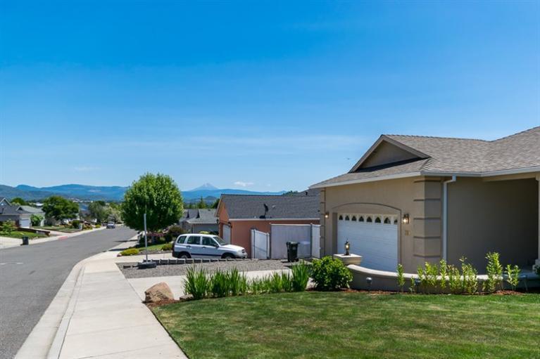869 Ridgeview Drive Eagle Point, OR 97524 - Photo 6 of 35 Additional Photo
