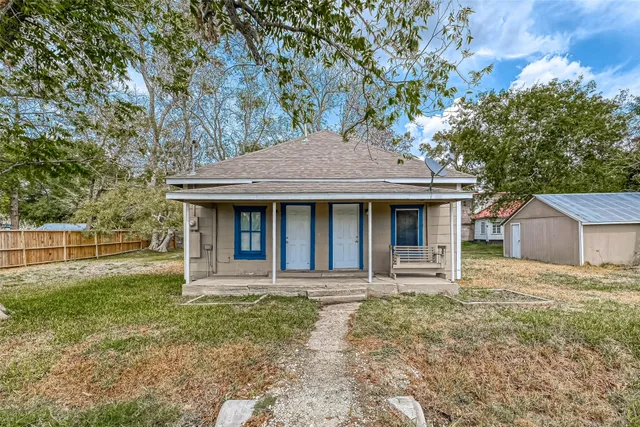 $1,250 | 406 Woodward Street, Damon, TX 77430
