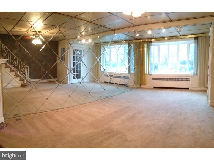 7502 Briar Road Philadelphia, PA 19138 - Photo 3 of 24 Living Room