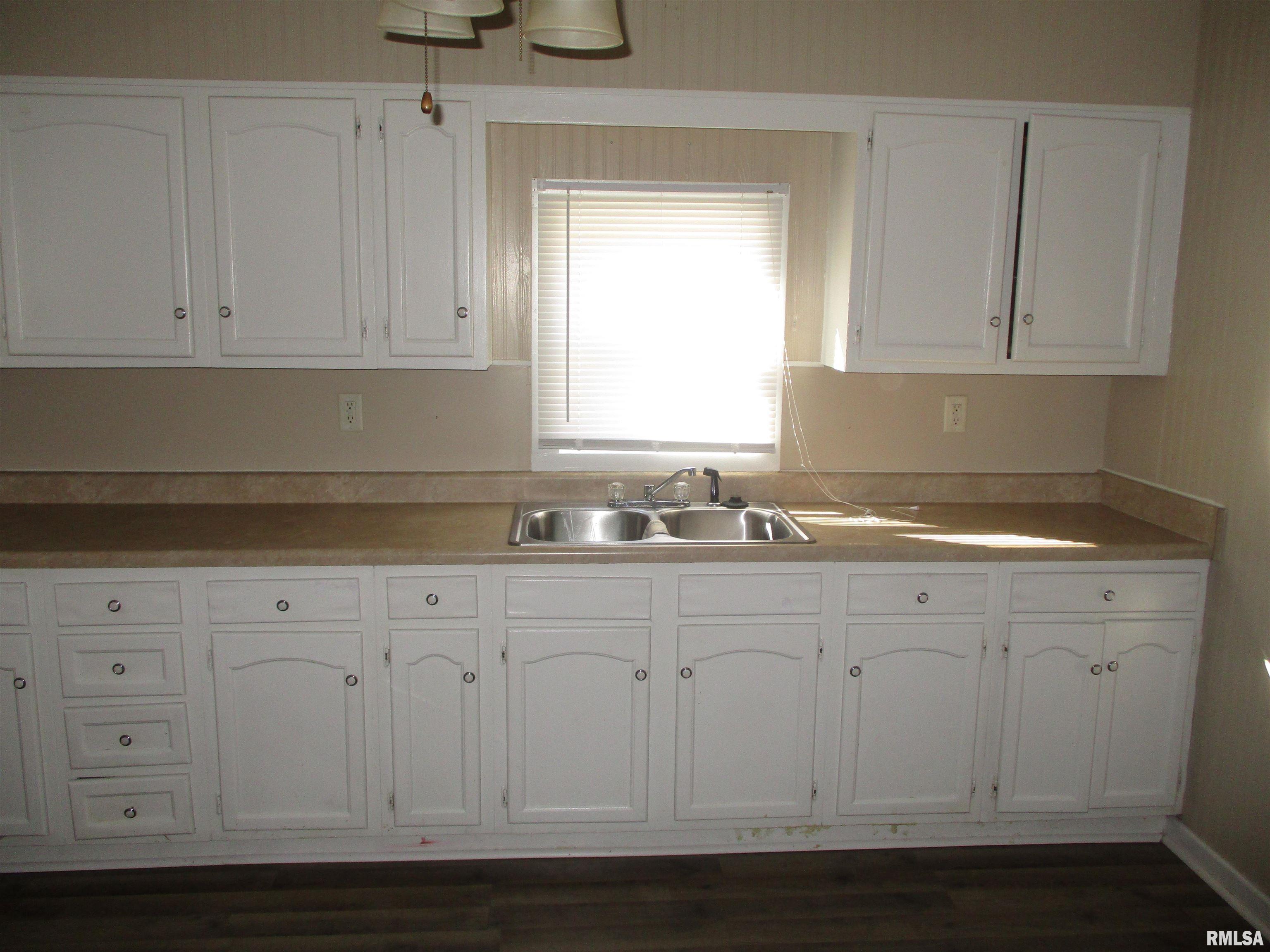 1110 East Ruth Street Benton, IL 62812 - Photo 5 of 21 Gallery Image 5