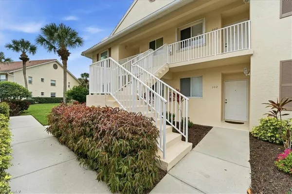 $285,000 | 422 Valerie Way, Unit 202, Naples, FL 34104