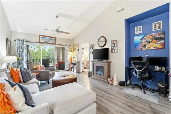 $285,000 | 422 Valerie Way, Unit 202, Naples, FL 34104