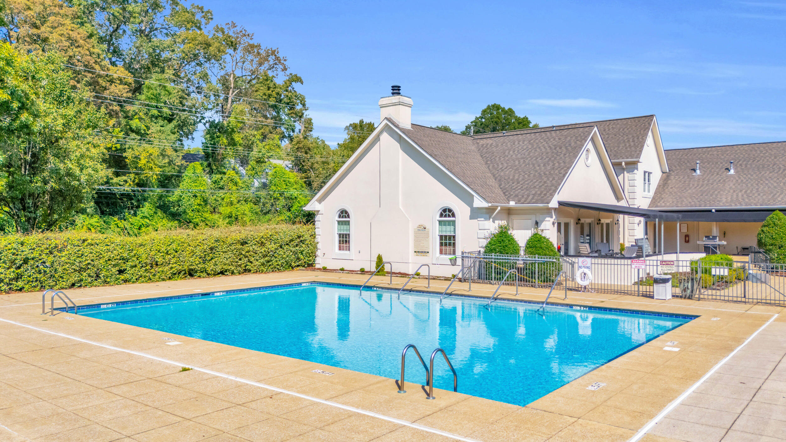 1091 Constitution Drive Chattanooga, TN 37405 - Photo 33 of 37 Club house pool