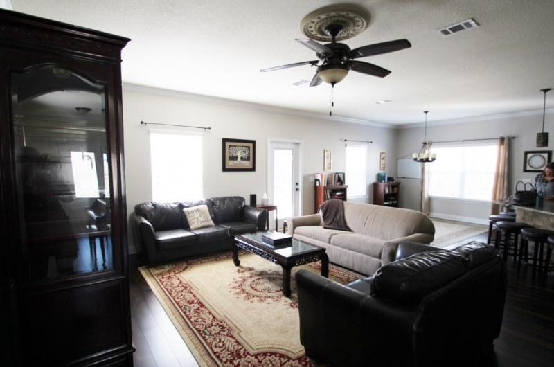 4556 Hermosa Road Crestview, FL 32539 - Photo 5 of 35 a living room with furniture