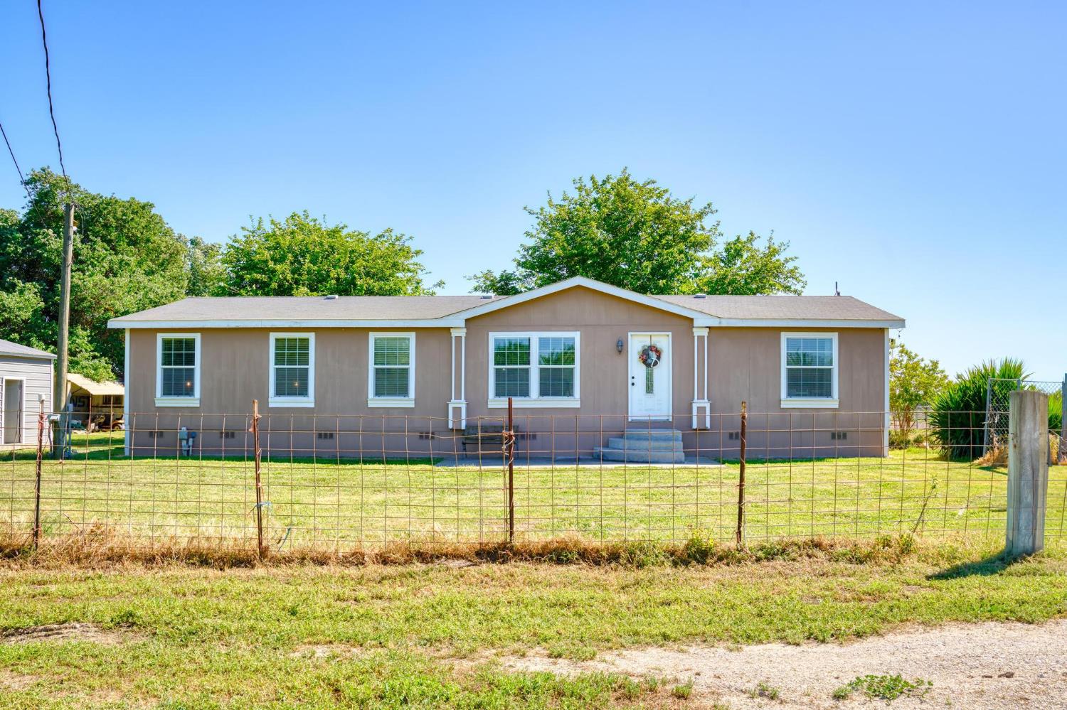 12518 Lone Oak Road Waterford, CA 95386 - Photo 2 of 50 a front view of a house with a yard
