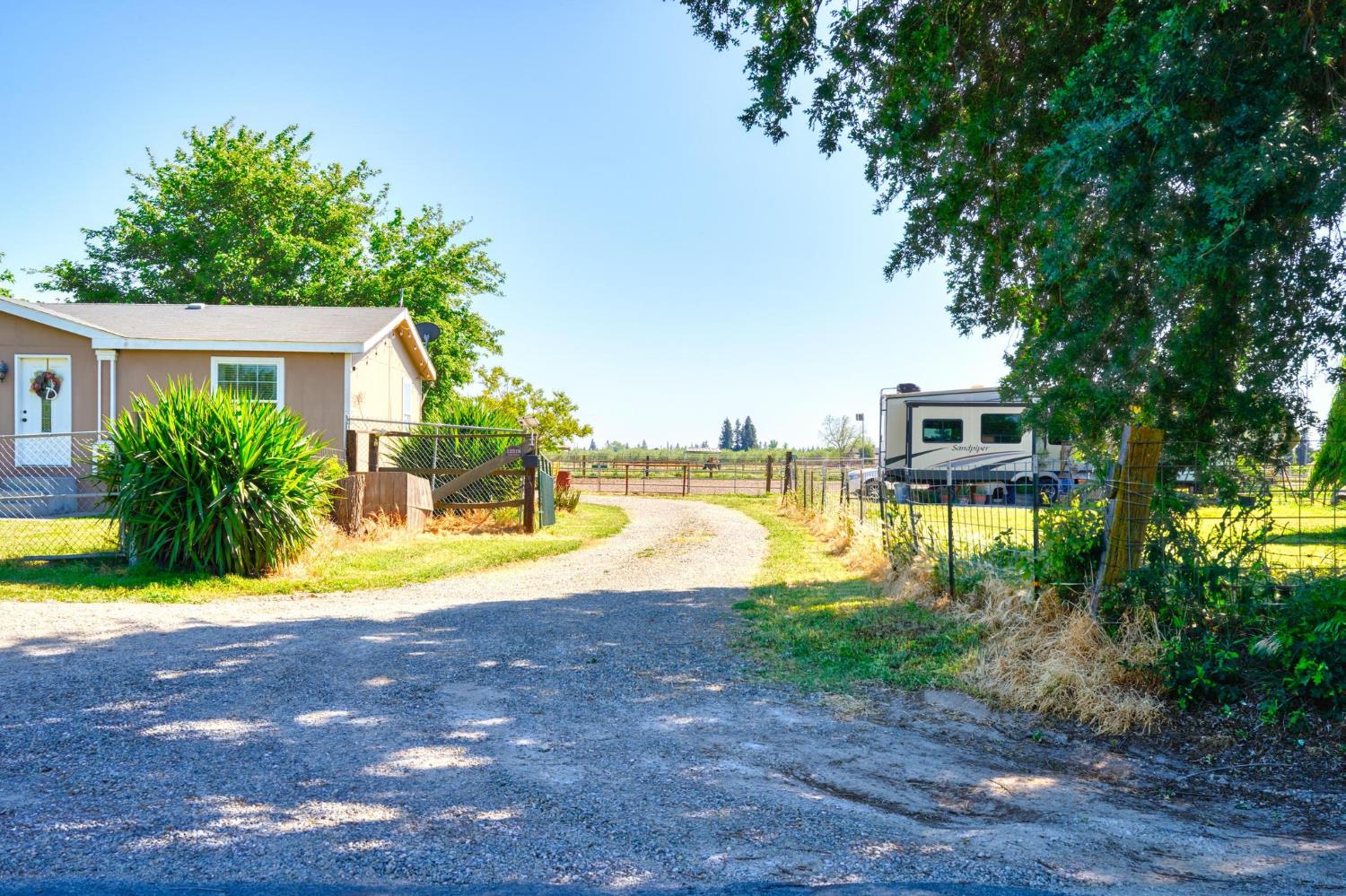 12518 Lone Oak Road Waterford, CA 95386 - Photo 6 of 50 a view of a house with pool and a yard