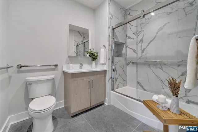 $2,395 | 491 Walker Street, Unit 3G, Fairview, NJ 07022