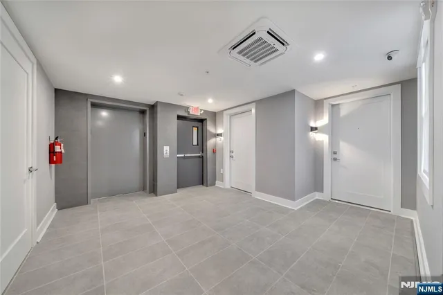 $2,395 | 491 Walker Street, Unit 3G, Fairview, NJ 07022