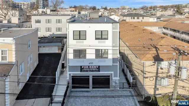 $2,395 | 491 Walker Street, Unit 3G, Fairview, NJ 07022